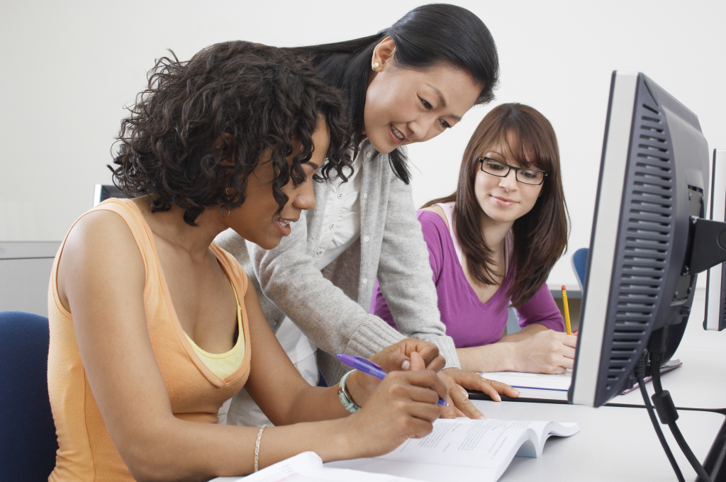 WOMAN HELPING WOMEN ON COMPUTER